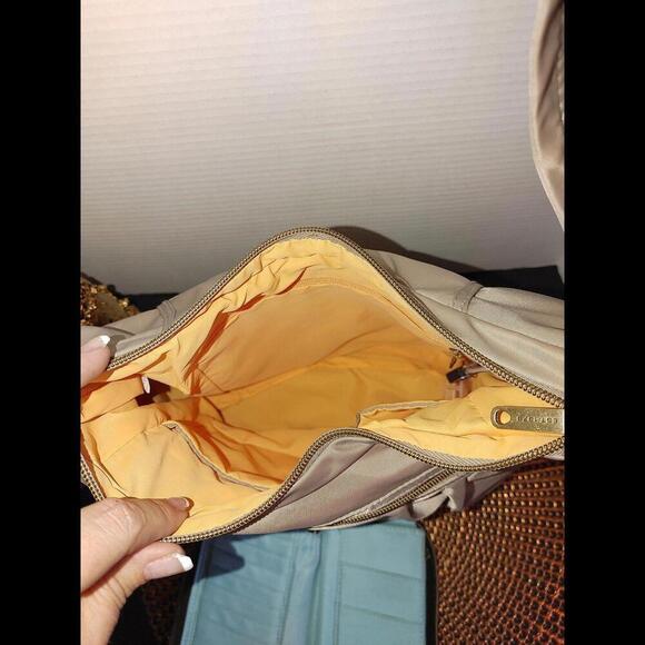 Travelon RFID Blocking Crossbody & Wallet Seg - Picture 6 of 6